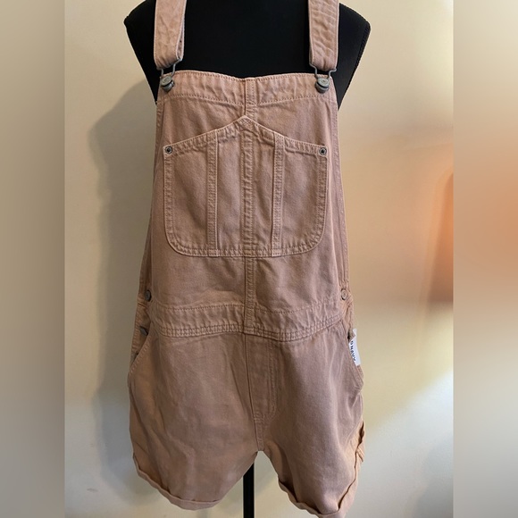 Old Navy Pants - NWT Old navy women’s shorts overalls. Size large